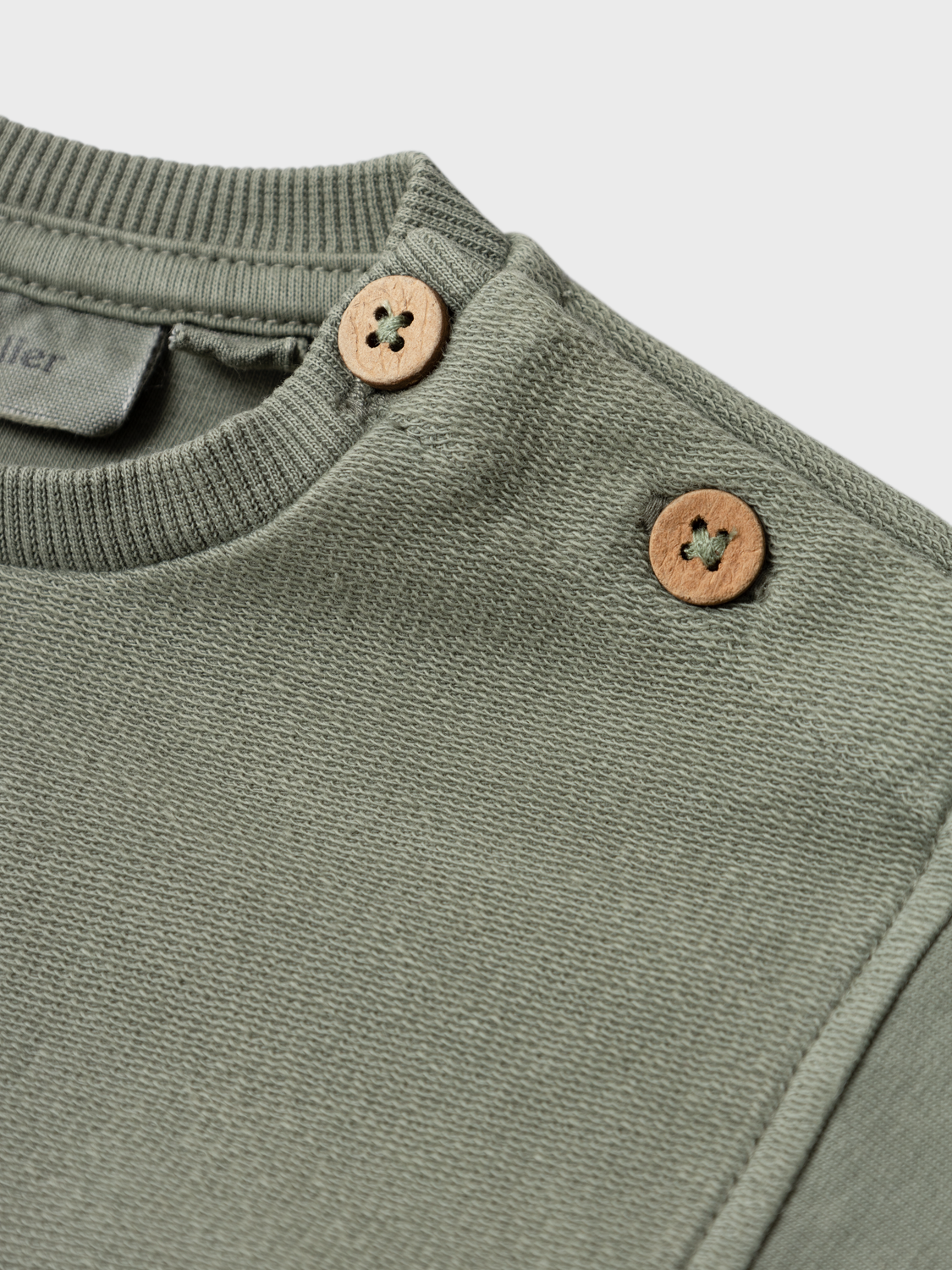 model_shot-front_full